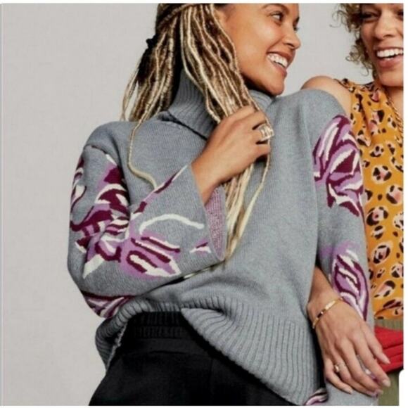 CAbi Eden Pullover Turtleneck Sweater Sz Small EUC Floral Bell Sleeves Gray 3704 - Picture 3 of 12